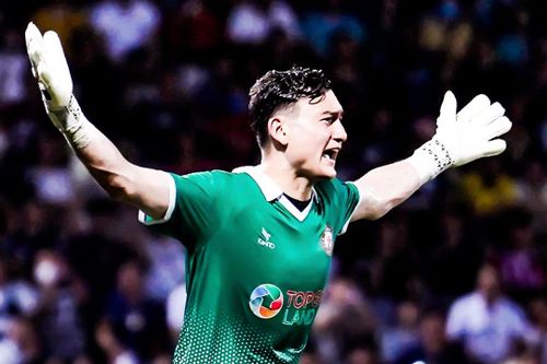 Văn Lâm cứu thua xuất thần trước SLNA