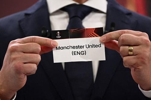 CĐV tố UEFA dàn xếp MU đấu Barca ở Europa League