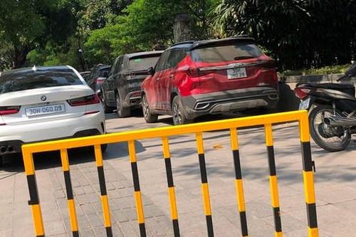 Phố đêm Hà Nội bát nháo: Khi nào dẹp loạn lòng đường, vỉa hè?
