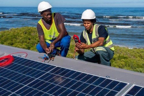 TotalEnergies đầu tư phát triển 120 MW năng lượng mặt trời tại Uganda