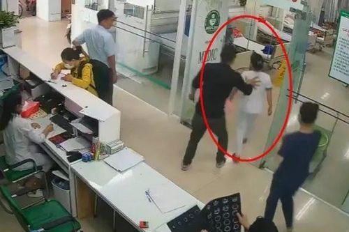 Nữ điều dưỡng bị người nhà bệnh nhân hành hung