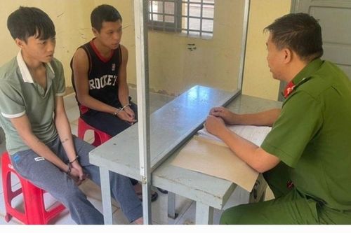 Lâm Đồng: Bắt nóng 2 tên cướp dùng dao cưỡng đoạt xe máy