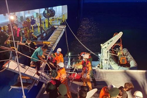 Tích cực hỗ trợ nhân đạo trên 300 công dân Sri Lanka gặp nạn trên biển