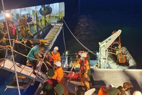 Sáng 9/11: 303 công dân Sri Lanka trôi dạt trên biển được đưa về cảng Vũng Tàu an toàn