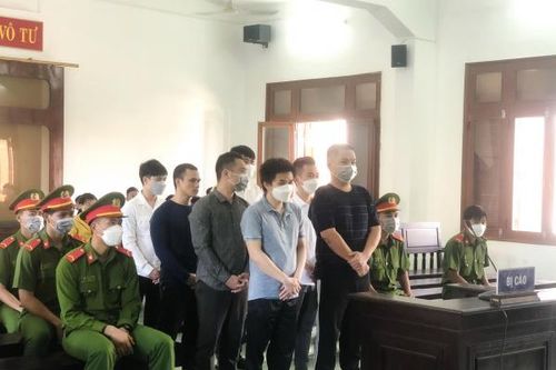 Bảy đối tượng mua bán, tàng trữ vũ khí quân dụng lĩnh án