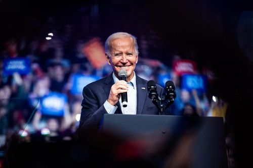 Không có làn sóng đỏ, nhưng nỗi lo chưa hết với ông Biden