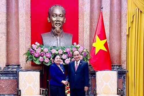 Chủ tịch nước Nguyễn Xuân Phúc tiếp Trưởng Ban Tổ chức Trung ương Đảng Nhân dân Cách mạng Lào