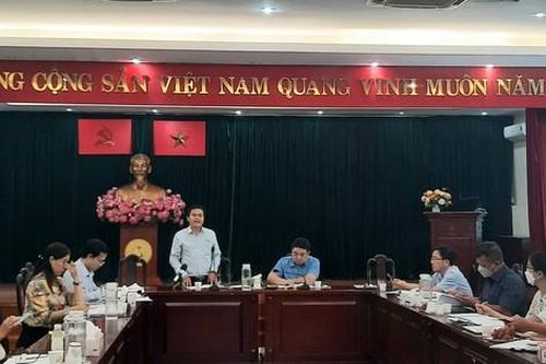 TPHCM: Hàng trăm trụ, bảng quảng cáo ngoài trời không ai quản lý