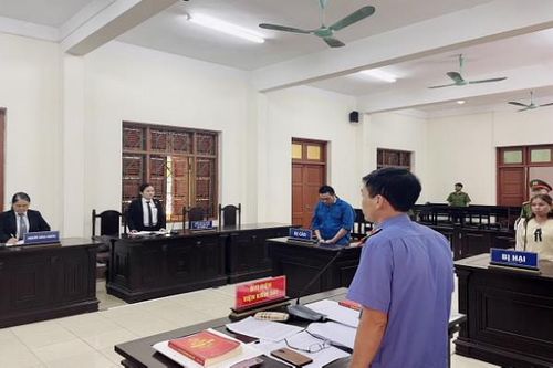 Tuyên phạt 20 năm tù kẻ hiếp dâm 3 con gái ruột
