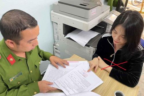 Đang được tạm hoãn thi hành án, cựu nhân viên ngân hàng tiếp tục lừa đảo