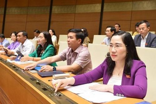 Quốc hội chốt GDP 2023 tăng 6,5%, thu nhập bình quân người Việt 4.400 USD/năm