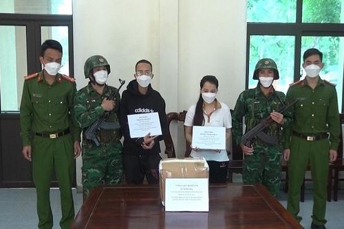 Bắt 2 đối tượng vận chuyển 60.000 viên ma túy từ Lào về Việt Nam
