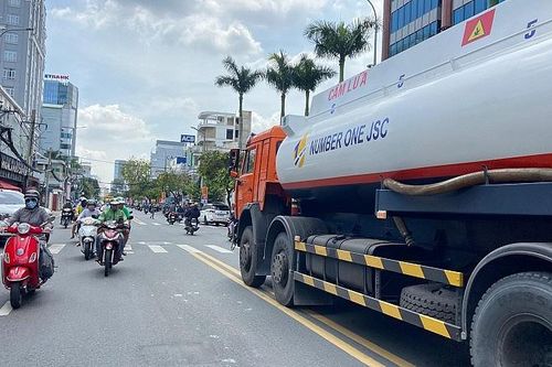 Hà Nội: Kiến nghị cho xe chở xăng dầu hoạt động 24/24h trong 3 tháng
