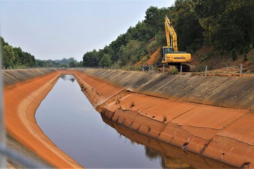 Kênh dẫn nước nghìn tỷ bàn giao 1 năm đã nứt gãy, sụt lún