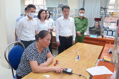 Ứng dụng sinh trắc xác thực vân tay trên thẻ gắn chíp trong khám bệnh