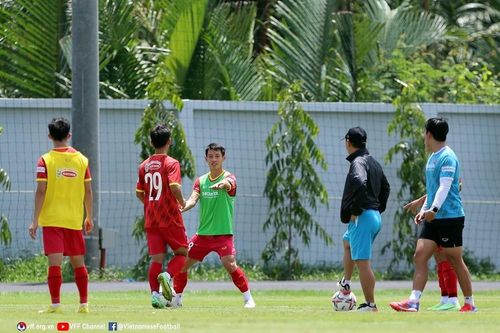 Hùng Dũng, Văn Quyết háo hức chờ trận đấu đội tuyển Việt Nam và Borussia Dortmund