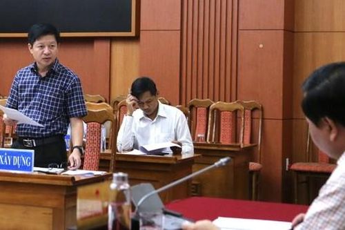 Đoàn liên ngành đi kiểm tra, loạt xe doanh nghiệp 'rồng rắn' bám đuôi