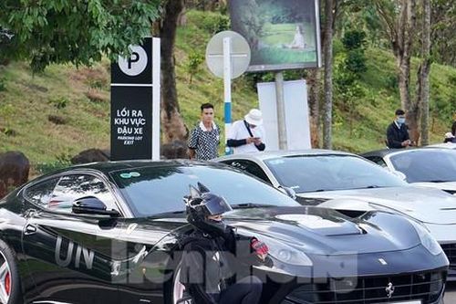 Ferrari F12 Berlinetta độ độc nhất Việt Nam