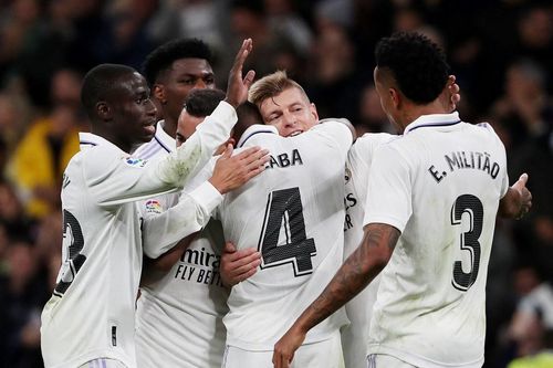 Toni Kroos vẽ siêu phẩm, Real Madrid thắng hú vía đội xếp áp chót