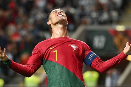 Vị trí phù hợp cho Ronaldo ở World Cup là ghế dự bị