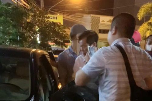 Lực lượng điều tra khám xét ôtô của phó chánh án nhận hối lộ