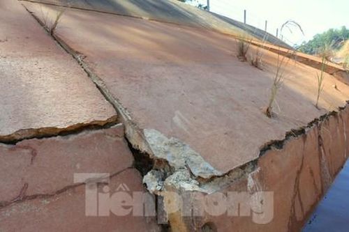 Kênh thủy lợi nghìn tỷ mới dùng hơn 1 năm đã nứt toác