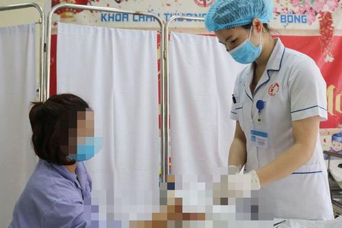 Người phụ nữ bị máy xay thịt 'nuốt' bàn tay