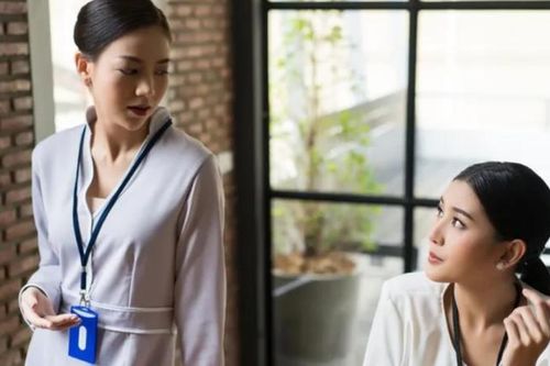 Trách chị dâu cho mẹ ăn kham khổ, nào ngờ chị chuyển trả lại tôi 300 triệu