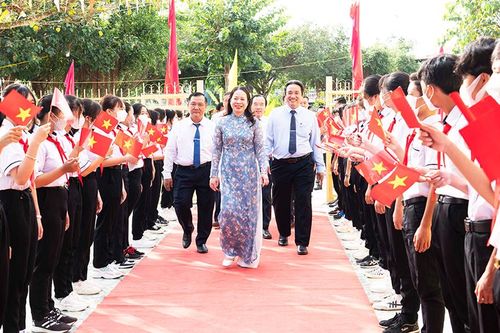 Phó Chủ tịch nước Võ Thị Ánh Xuân dự Ngày hội Đại đoàn kết toàn dân tộc tại xã Cần Đăng