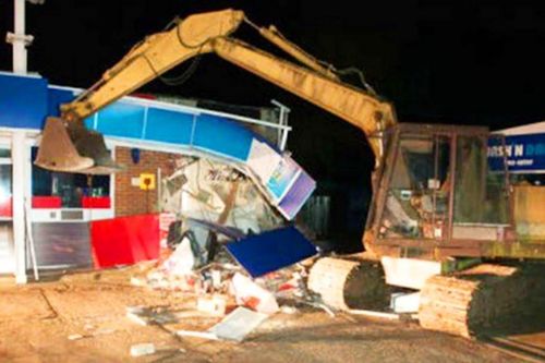 Nhóm trộm dùng máy xúc phá cây ATM ở Mỹ
