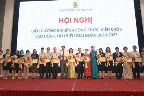 Công đoàn Y tế Việt Nam biểu dương 134 gia đình tiêu biểu