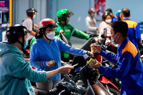 'Đứt gãy' và cái chốt tháo gỡ cho chuyện xăng dầu