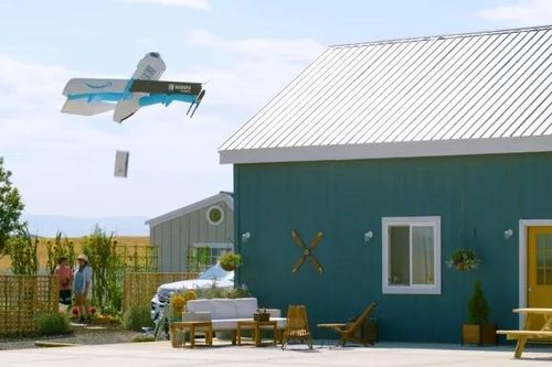 Amazon tuyên bố bắt đầu sử dụng UAV giao hàng cho khách