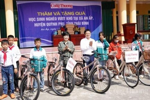 Báo Công Thương 'chắp cánh ước mơ' cho học sinh nghèo vượt khó tỉnh Thái Bình