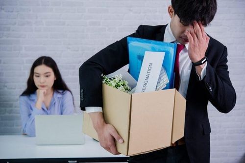 Làm gì khi bị công ty sa thải