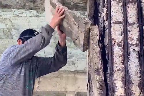 Quảng Ngãi: Cầu lắc lư như đưa võng vẫn phải gánh hàng nghìn phương tiện