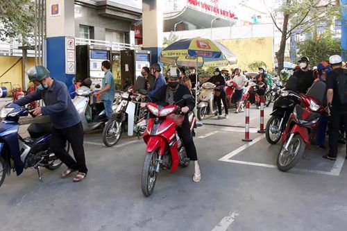 Đừng để khó như đổ xăng