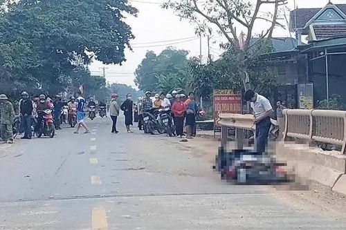 Người phụ nữ tử vong tại chỗ sau va chạm với xe tải trên quốc lộ