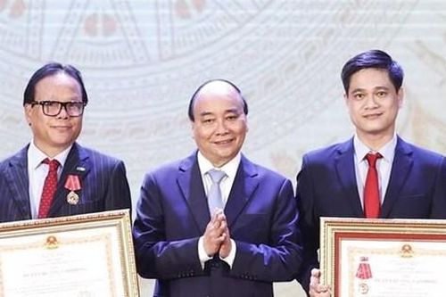 Chủ tịch nước dự lễ kỷ niệm Ngày Nhà giáo tại Đại học Kinh tế Quốc dân