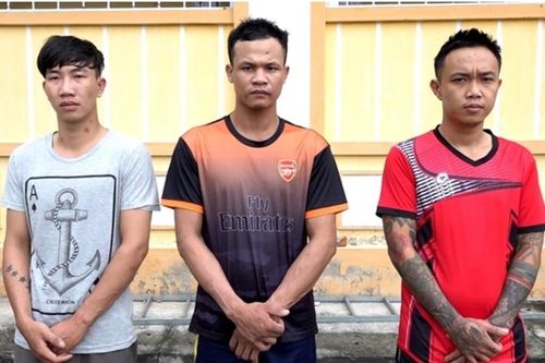 Bắt nhóm thanh niên cướp điện thoại của bé gái 5 tuổi
