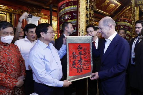 Thủ tướng Phạm Minh Chính và Thủ tướng Đức thăm phố cổ Hà Nội