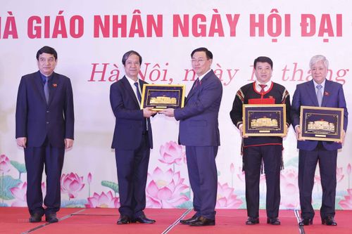 Chủ tịch Quốc hội gặp mặt nhân Ngày hội đại đoàn kết toàn dân tộc