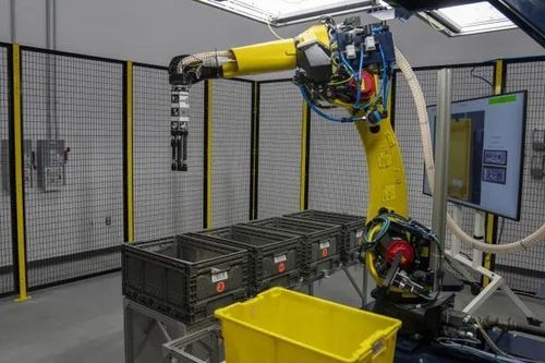 Amazon giới thiệu cánh tay robot phân loại hàng hóa trong kho