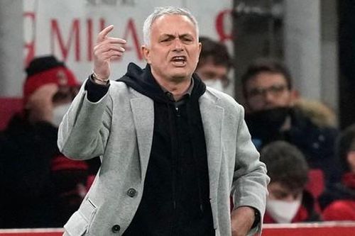 Sếp cũ của Roma ám chỉ Mourinho độc ác