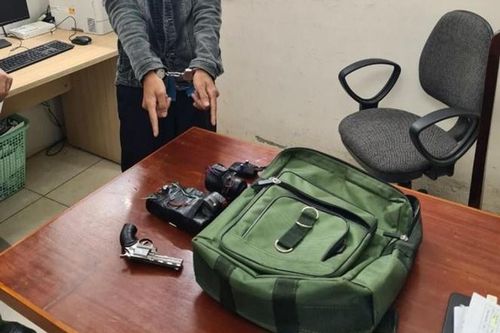 Dùng súng và bom giả để cướp ngân hàng hơn 1,7 tỷ đồng