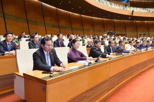 Quốc hội yêu cầu khắc phục công chức, viên chức xin nghỉ việc