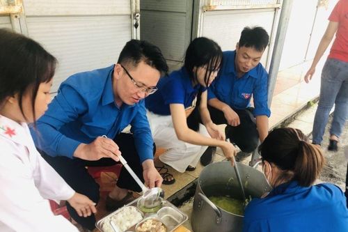 'Cùng nhau nuôi em Mường Lát'