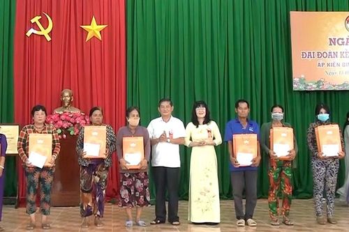 Trưởng Ban Nội chính Tỉnh ủy An Giang Lưu Vĩnh Nguyên dự Ngày hội Đại đoàn kết ở xã Kiến An