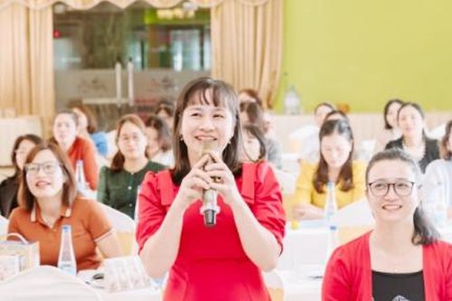 Gần 500 nhân viên y tế hoàn tất tập huấn chăm sóc dinh dưỡng cho người bệnh