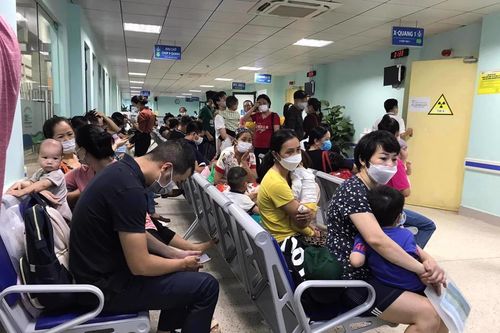 Thủ phạm khiến trẻ ốm liên miên và quá tải bệnh viện